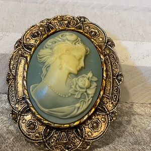 Vintage Blue and White Lady Cameo Brooch / Pendant